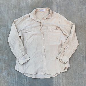 everlane washable silk relaxed button down shirt